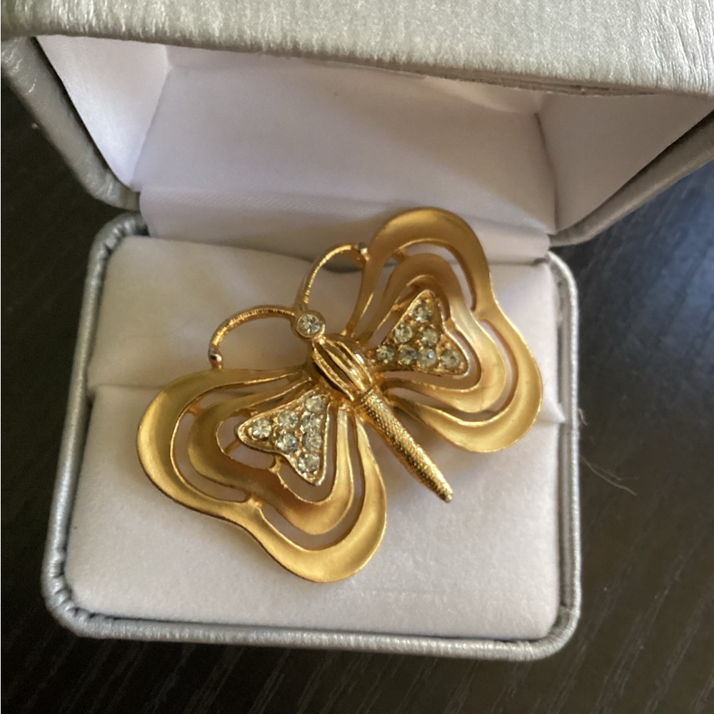Elegant Gold Butterfly Brooch